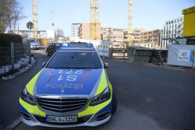 Stuttgart-West: Mann stuerzt auf Baustelle und muss mit Kran gerettet werden